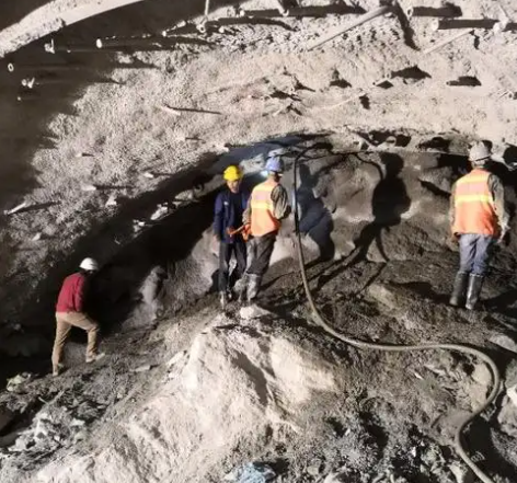 金安拱顶带模注浆料的施工流程及注意事项